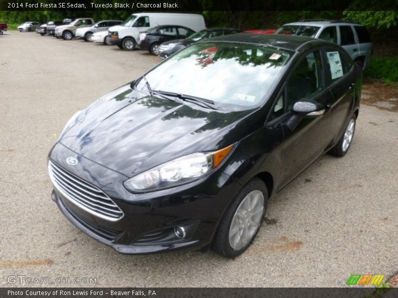 Tuxedo Black / Charcoal Black 2014 Ford Fiesta SE Sedan