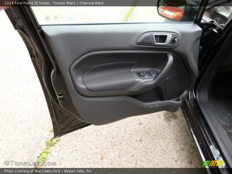 Tuxedo Black / Charcoal Black 2014 Ford Fiesta SE Sedan