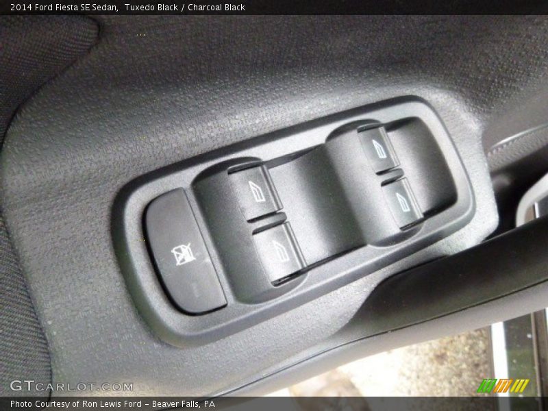 Tuxedo Black / Charcoal Black 2014 Ford Fiesta SE Sedan