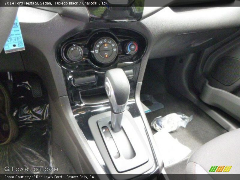 Tuxedo Black / Charcoal Black 2014 Ford Fiesta SE Sedan