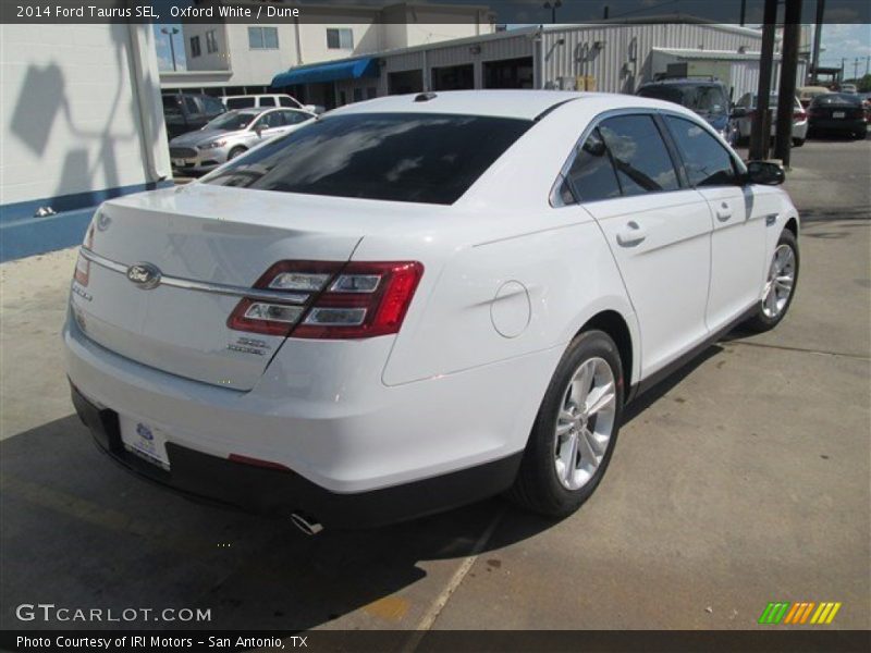 Oxford White / Dune 2014 Ford Taurus SEL