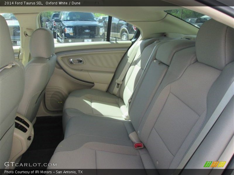 Oxford White / Dune 2014 Ford Taurus SEL