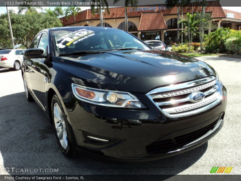 Tuxedo Black / Charcoal Black 2011 Ford Taurus SEL