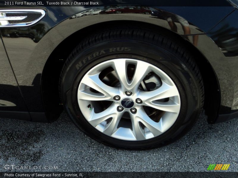 Tuxedo Black / Charcoal Black 2011 Ford Taurus SEL