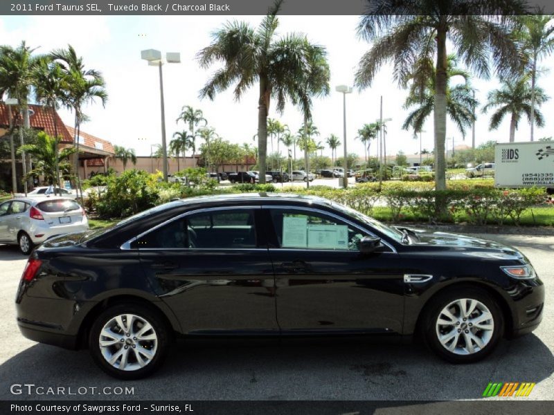 Tuxedo Black / Charcoal Black 2011 Ford Taurus SEL