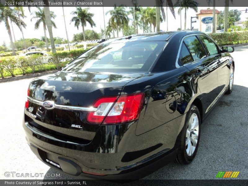 Tuxedo Black / Charcoal Black 2011 Ford Taurus SEL