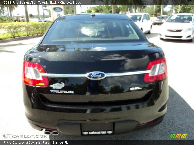Tuxedo Black / Charcoal Black 2011 Ford Taurus SEL