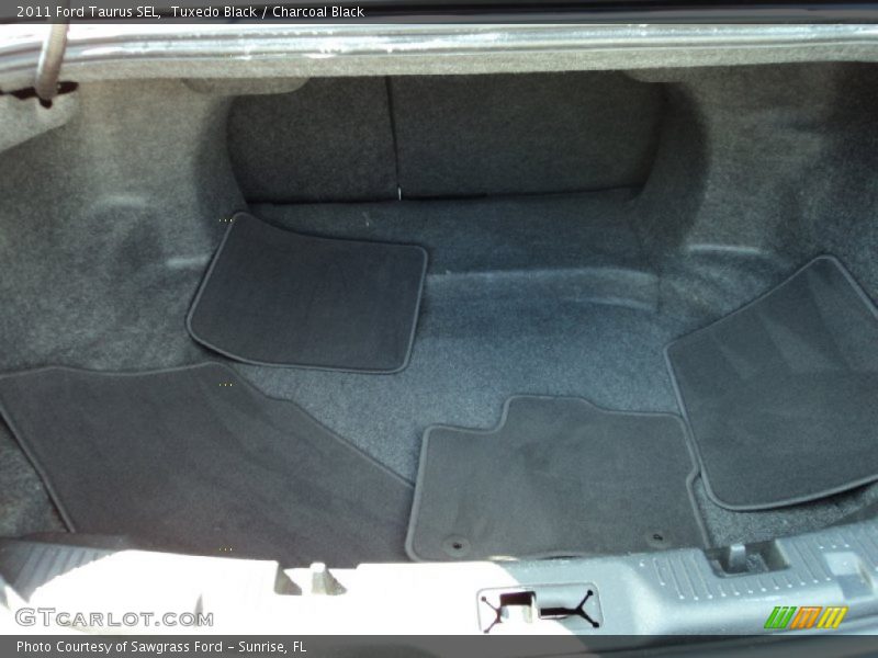 Tuxedo Black / Charcoal Black 2011 Ford Taurus SEL