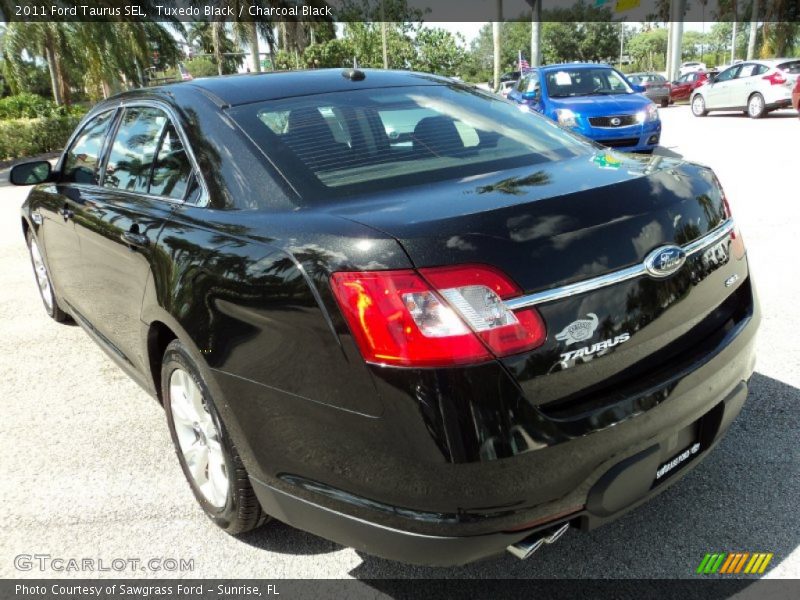 Tuxedo Black / Charcoal Black 2011 Ford Taurus SEL