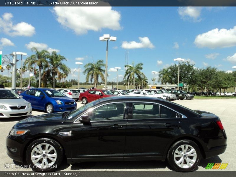 Tuxedo Black / Charcoal Black 2011 Ford Taurus SEL