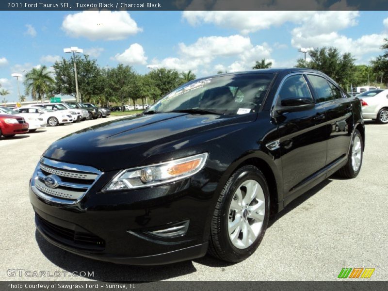 Tuxedo Black / Charcoal Black 2011 Ford Taurus SEL