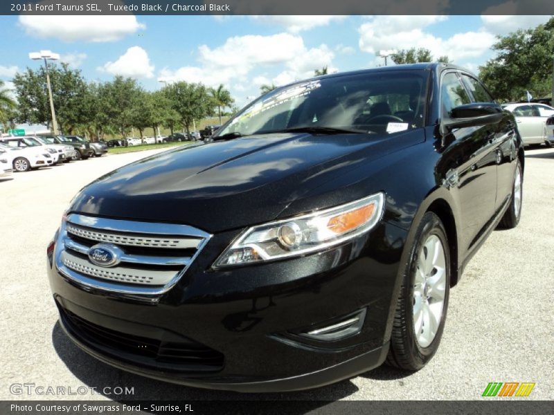 Tuxedo Black / Charcoal Black 2011 Ford Taurus SEL