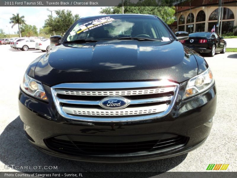 Tuxedo Black / Charcoal Black 2011 Ford Taurus SEL