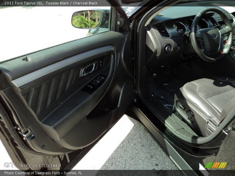 Tuxedo Black / Charcoal Black 2011 Ford Taurus SEL