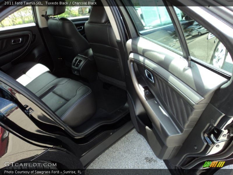 Tuxedo Black / Charcoal Black 2011 Ford Taurus SEL