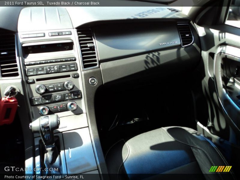 Tuxedo Black / Charcoal Black 2011 Ford Taurus SEL