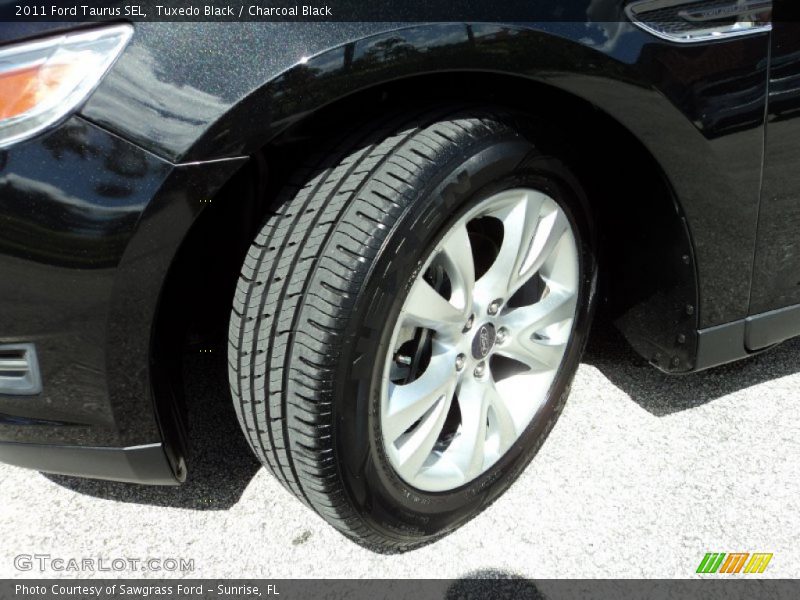 Tuxedo Black / Charcoal Black 2011 Ford Taurus SEL