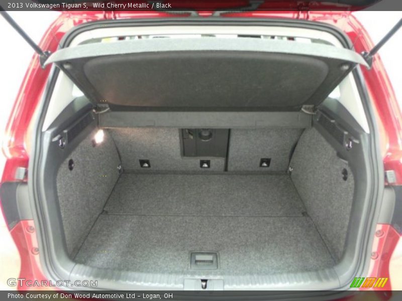 Wild Cherry Metallic / Black 2013 Volkswagen Tiguan S