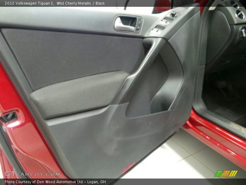 Wild Cherry Metallic / Black 2013 Volkswagen Tiguan S