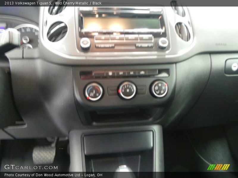 Wild Cherry Metallic / Black 2013 Volkswagen Tiguan S