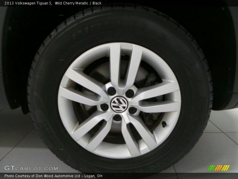 Wild Cherry Metallic / Black 2013 Volkswagen Tiguan S