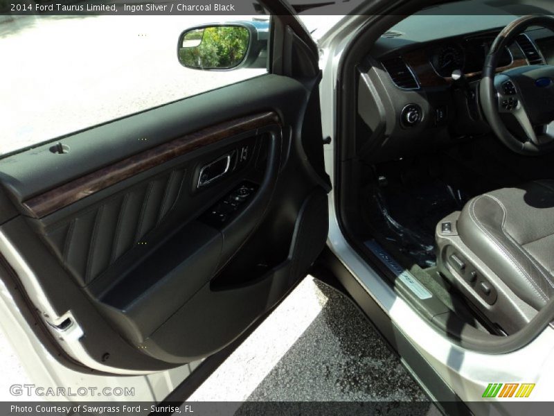Ingot Silver / Charcoal Black 2014 Ford Taurus Limited