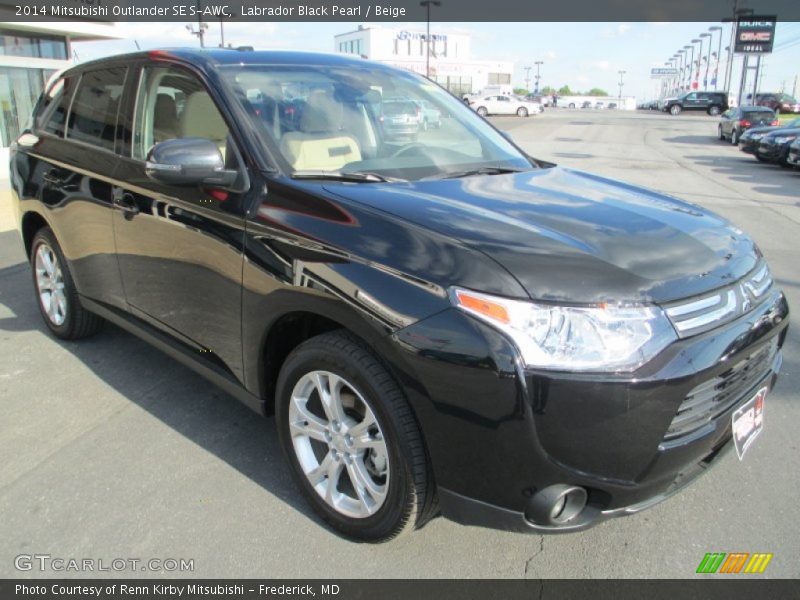 Labrador Black Pearl / Beige 2014 Mitsubishi Outlander SE S-AWC