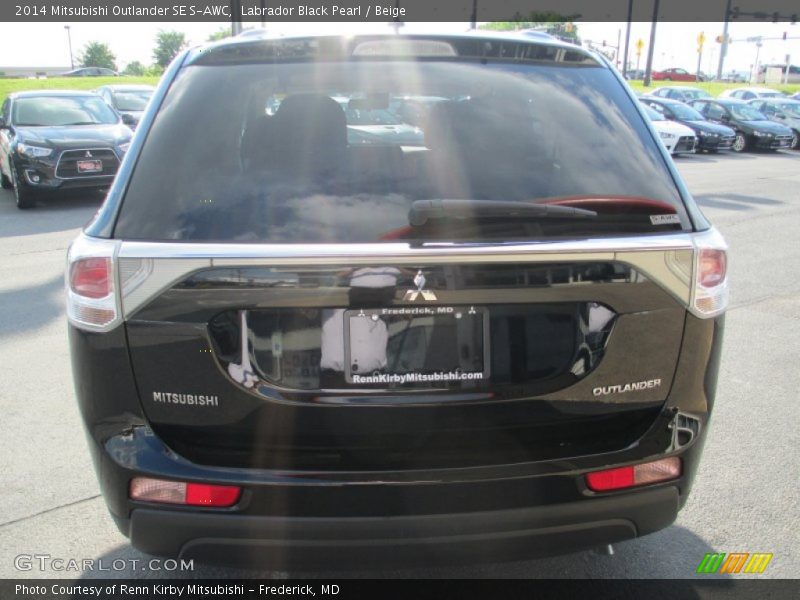Labrador Black Pearl / Beige 2014 Mitsubishi Outlander SE S-AWC