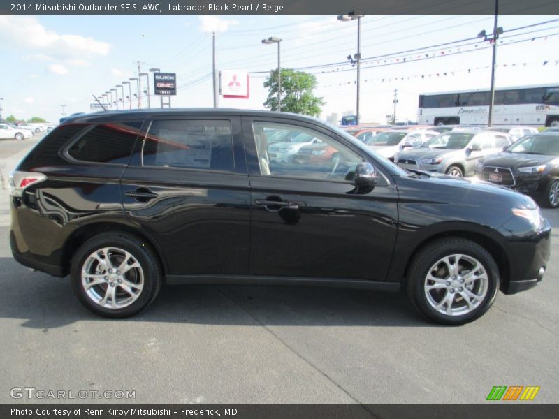 Labrador Black Pearl / Beige 2014 Mitsubishi Outlander SE S-AWC