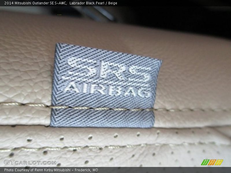 Labrador Black Pearl / Beige 2014 Mitsubishi Outlander SE S-AWC