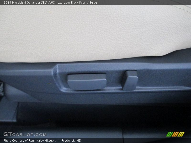 Labrador Black Pearl / Beige 2014 Mitsubishi Outlander SE S-AWC