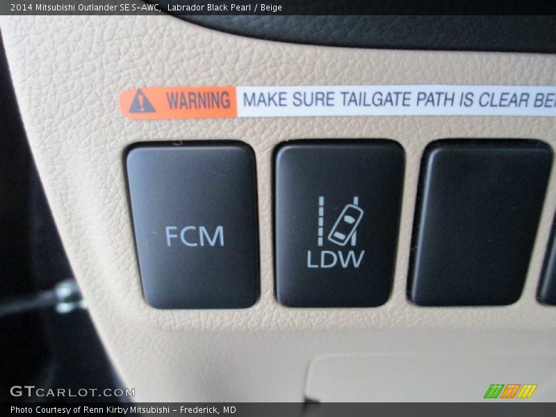 Labrador Black Pearl / Beige 2014 Mitsubishi Outlander SE S-AWC