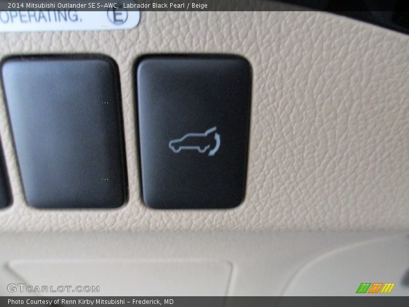 Labrador Black Pearl / Beige 2014 Mitsubishi Outlander SE S-AWC