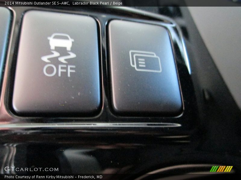 Labrador Black Pearl / Beige 2014 Mitsubishi Outlander SE S-AWC