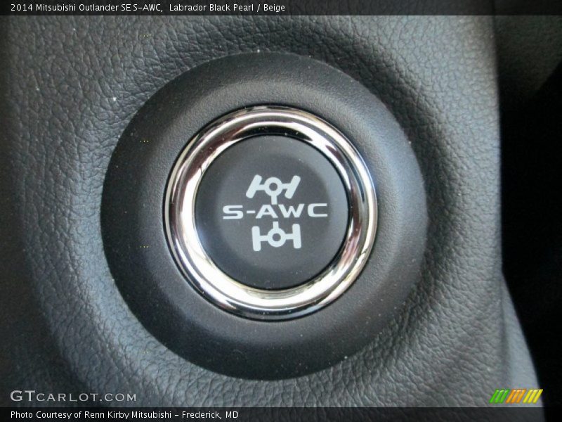 Labrador Black Pearl / Beige 2014 Mitsubishi Outlander SE S-AWC