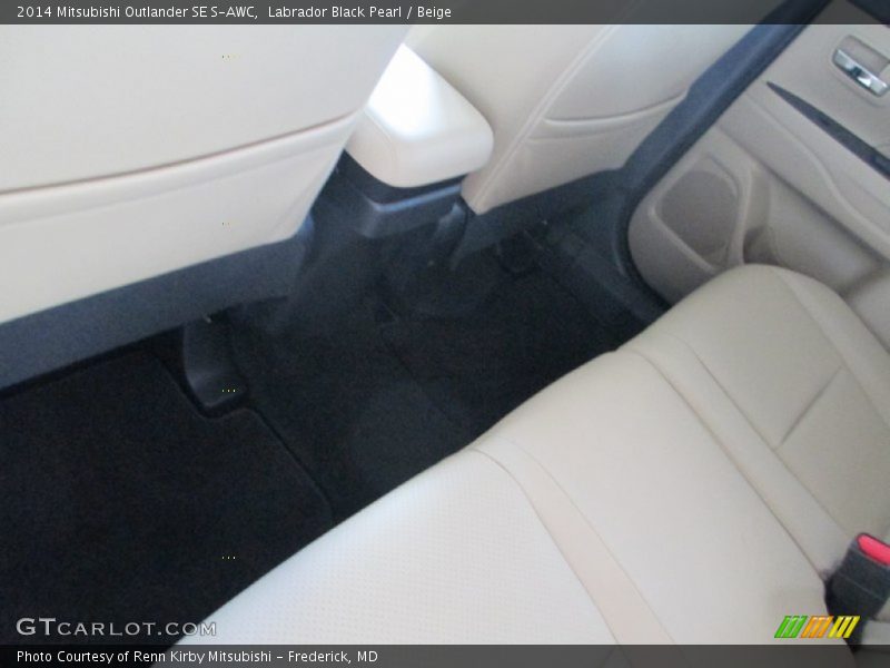 Labrador Black Pearl / Beige 2014 Mitsubishi Outlander SE S-AWC