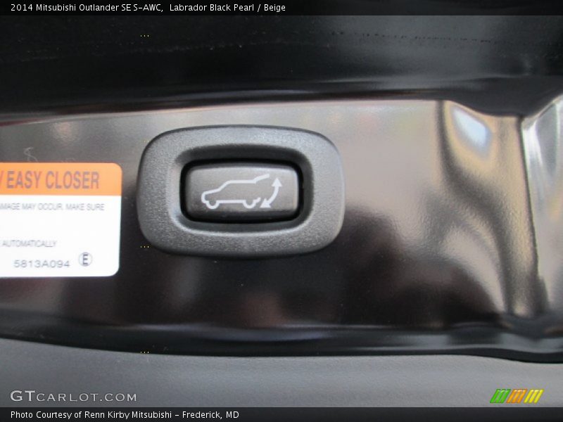 Labrador Black Pearl / Beige 2014 Mitsubishi Outlander SE S-AWC