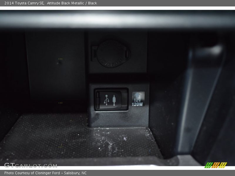 Attitude Black Metallic / Black 2014 Toyota Camry SE