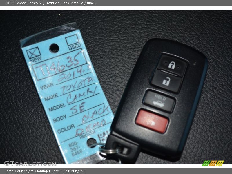 Attitude Black Metallic / Black 2014 Toyota Camry SE