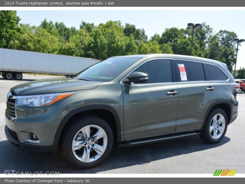 Front 3/4 View of 2014 Highlander Limited