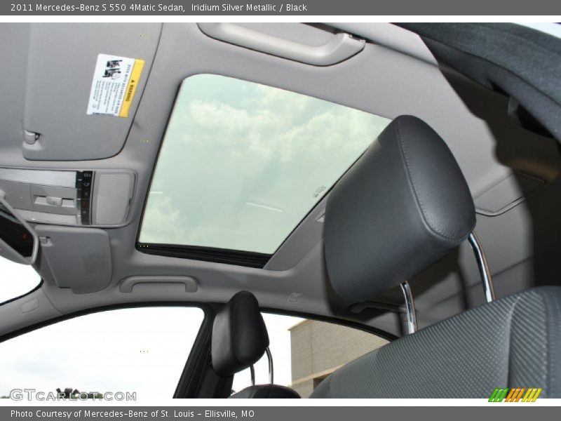 Sunroof of 2011 S 550 4Matic Sedan