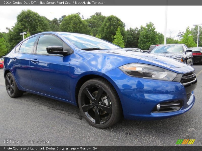 Front 3/4 View of 2014 Dart SXT
