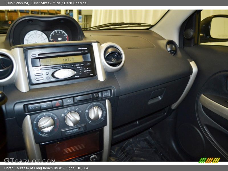Silver Streak Mica / Dark Charcoal 2005 Scion xA