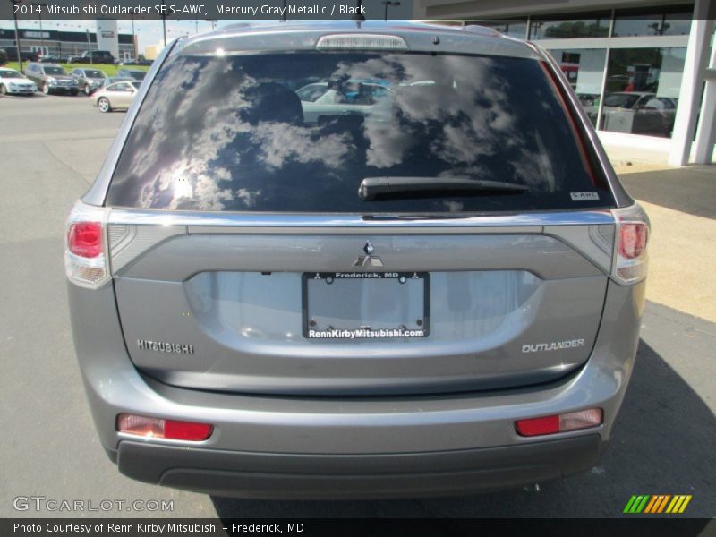 Mercury Gray Metallic / Black 2014 Mitsubishi Outlander SE S-AWC