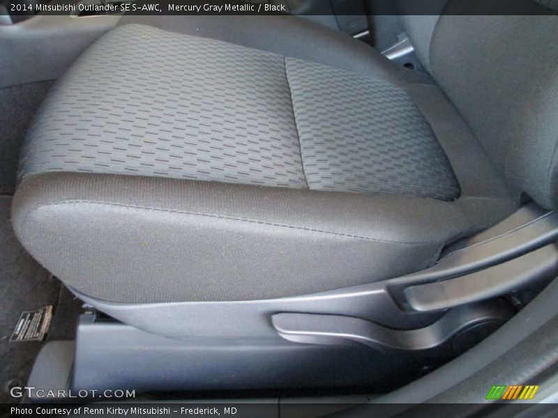 Mercury Gray Metallic / Black 2014 Mitsubishi Outlander SE S-AWC