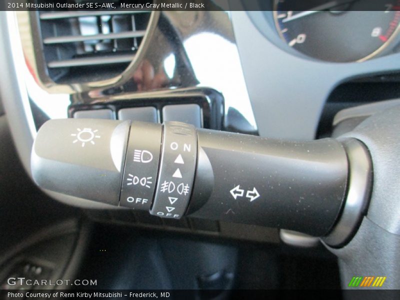 Mercury Gray Metallic / Black 2014 Mitsubishi Outlander SE S-AWC