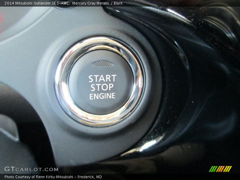 Mercury Gray Metallic / Black 2014 Mitsubishi Outlander SE S-AWC