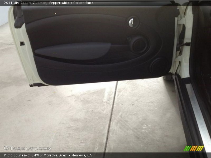 Pepper White / Carbon Black 2011 Mini Cooper Clubman