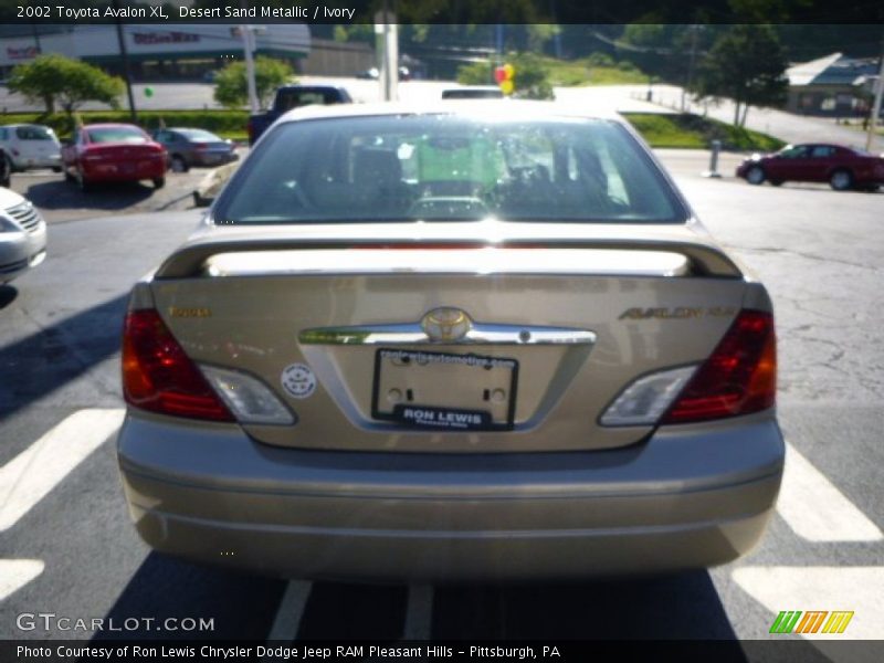 Desert Sand Metallic / Ivory 2002 Toyota Avalon XL