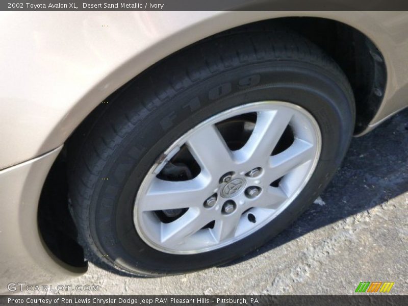Desert Sand Metallic / Ivory 2002 Toyota Avalon XL